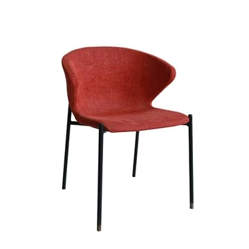 Komfortabel spisestuestol med buet vingeryg